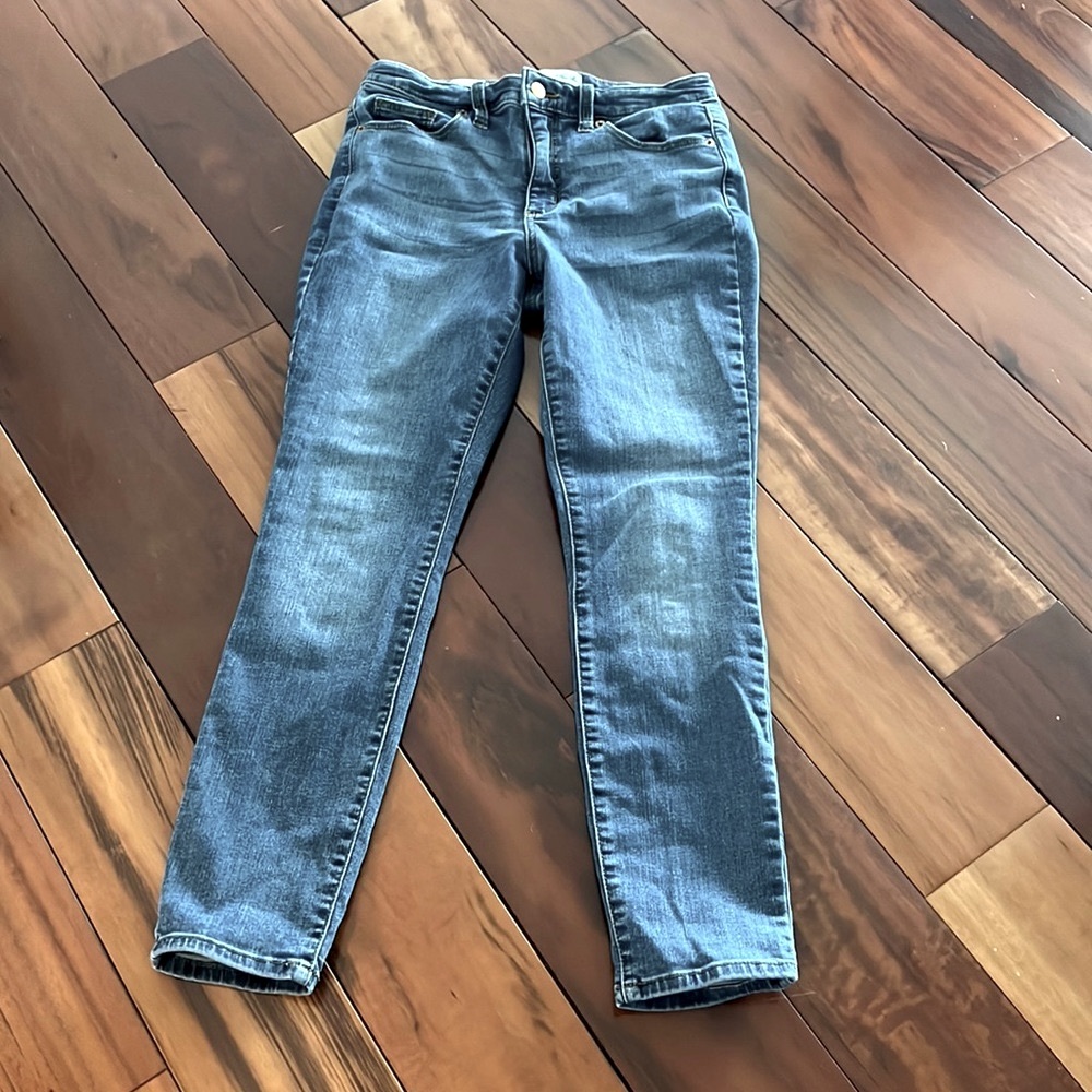 8. Universal Thread hi rise skinny, sz 4 short